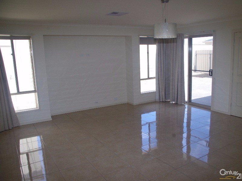 9 Willard Street, Moonta Bay SA 5558