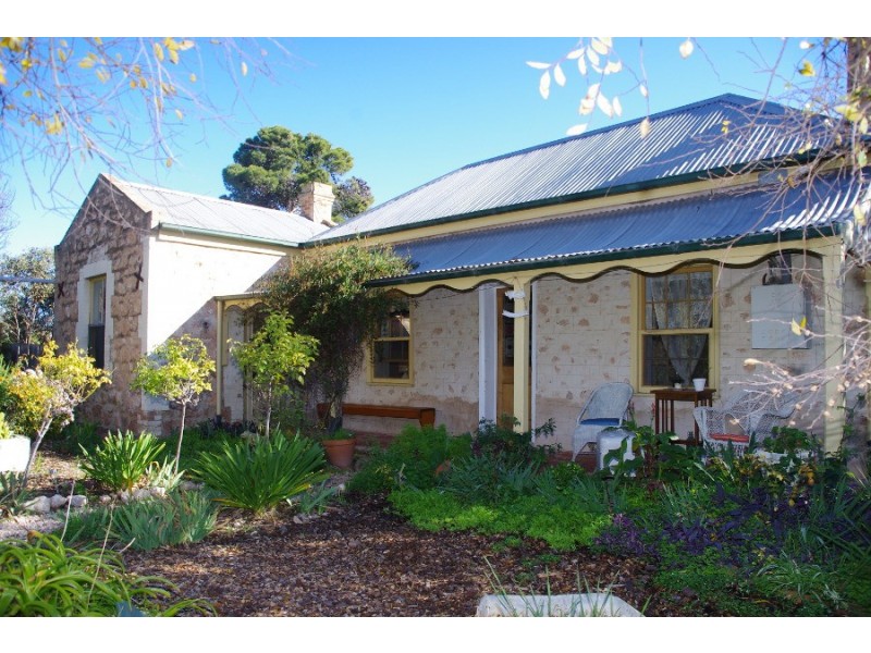 14 Harvey Street, Moonta Mines SA 5558