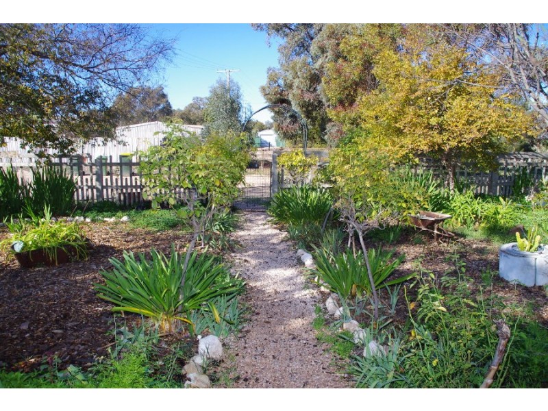 14 Harvey Street, Moonta Mines SA 5558