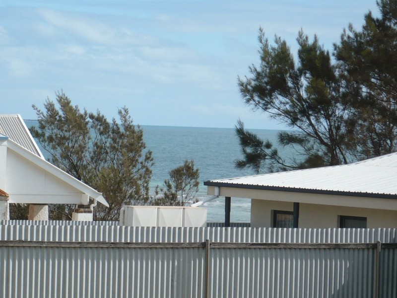 4 Hughes Avenue, Moonta Bay SA 5558