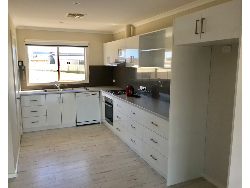 27 Islesworth Street, Wallaroo SA 5556