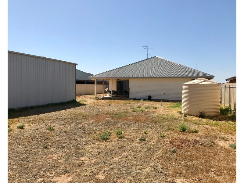 9 Hazel Street, Moonta Bay SA 5558