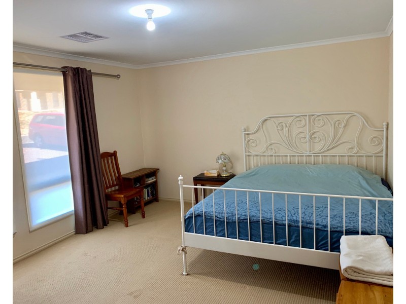 8 Gill Street, Moonta Bay SA 5558