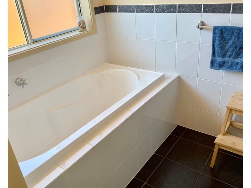 8 Gill Street, Moonta Bay SA 5558