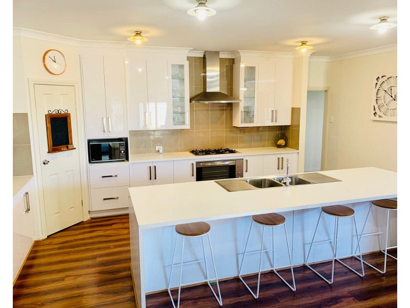 4 Gill Street, Moonta Bay SA 5558