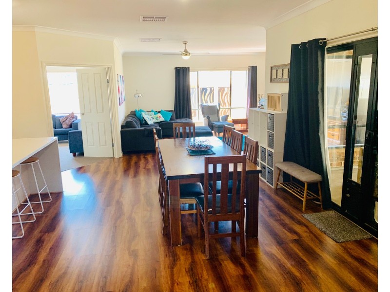 4 Gill Street, Moonta Bay SA 5558