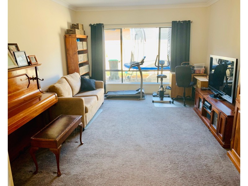 4 Gill Street, Moonta Bay SA 5558