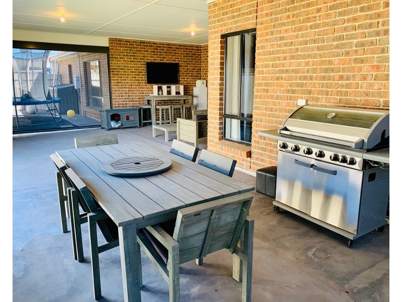 4 Gill Street, Moonta Bay SA 5558