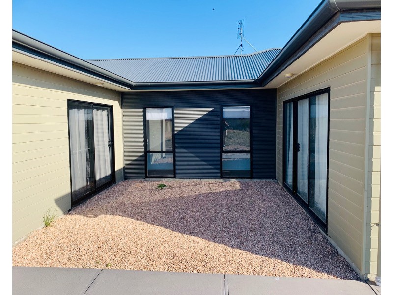 25 Keen Street, Moonta Bay SA 5558