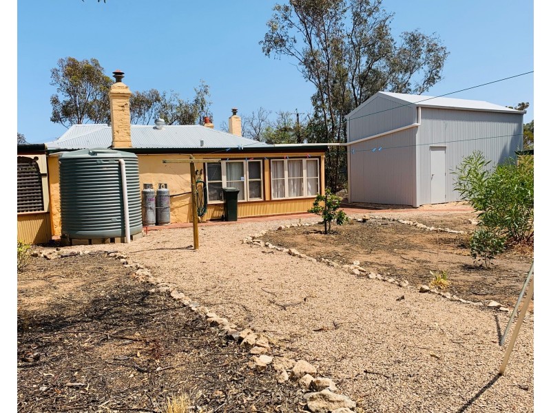 17 Bower Street, Moonta Mines SA 5558