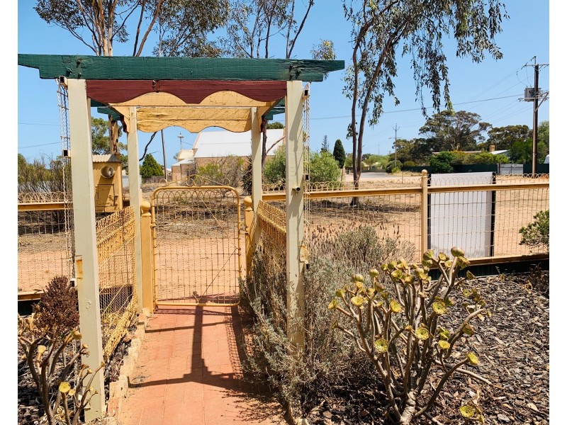 17 Bower Street, Moonta Mines SA 5558