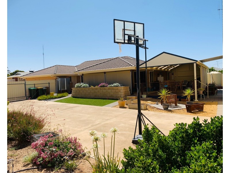 7 Clayton Street, Moonta Bay SA 5558
