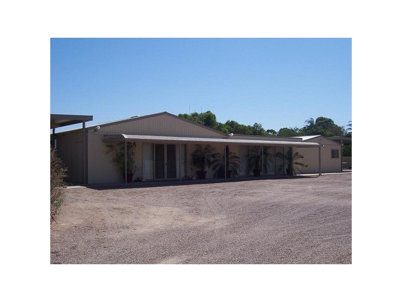 8 EDWARDS STREET, Stirling North SA 5710