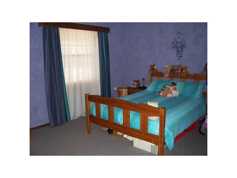 6 JOHNSON AVENUE, Stirling North SA 5710