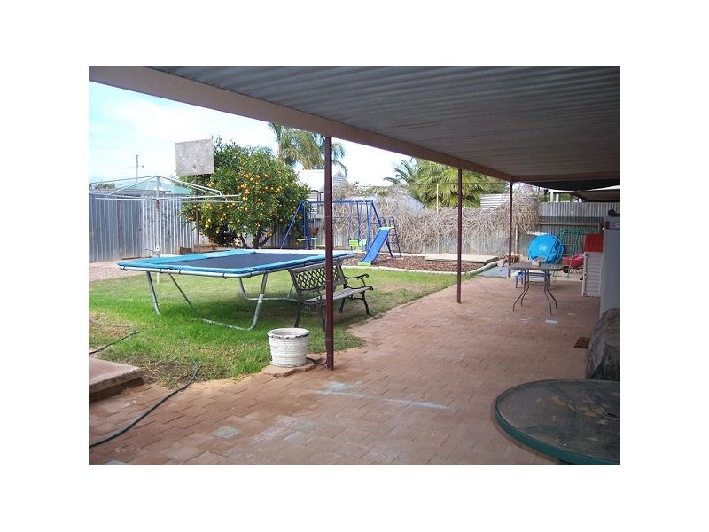 6 JOHNSON AVENUE, Stirling North SA 5710