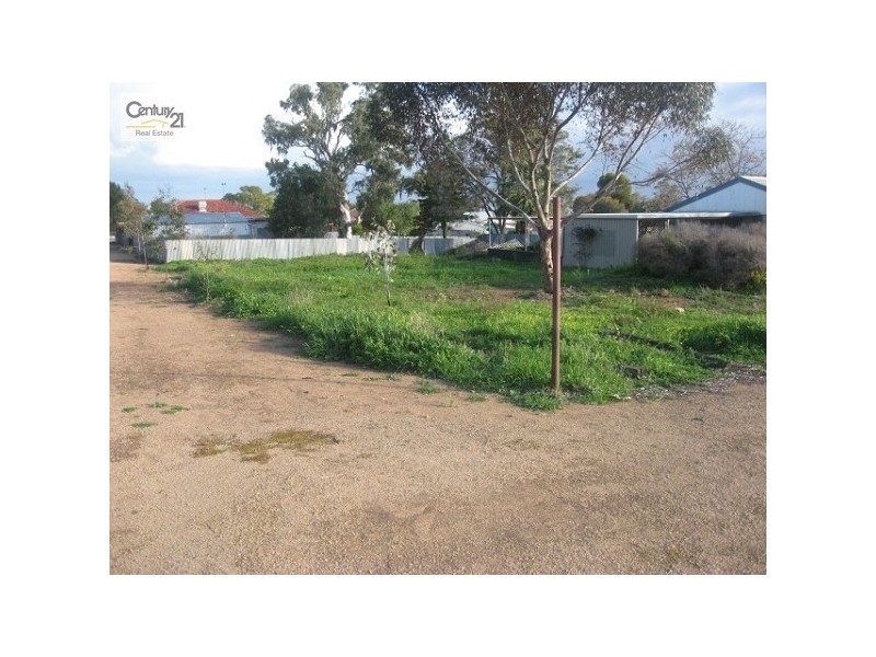 27 First Street, Napperby SA 5540