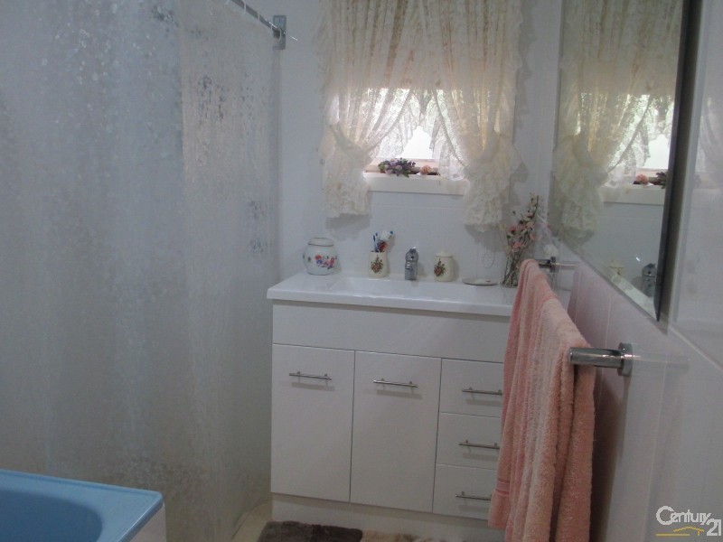 9 Hanneman Drive, Whyalla Jenkins SA 5609