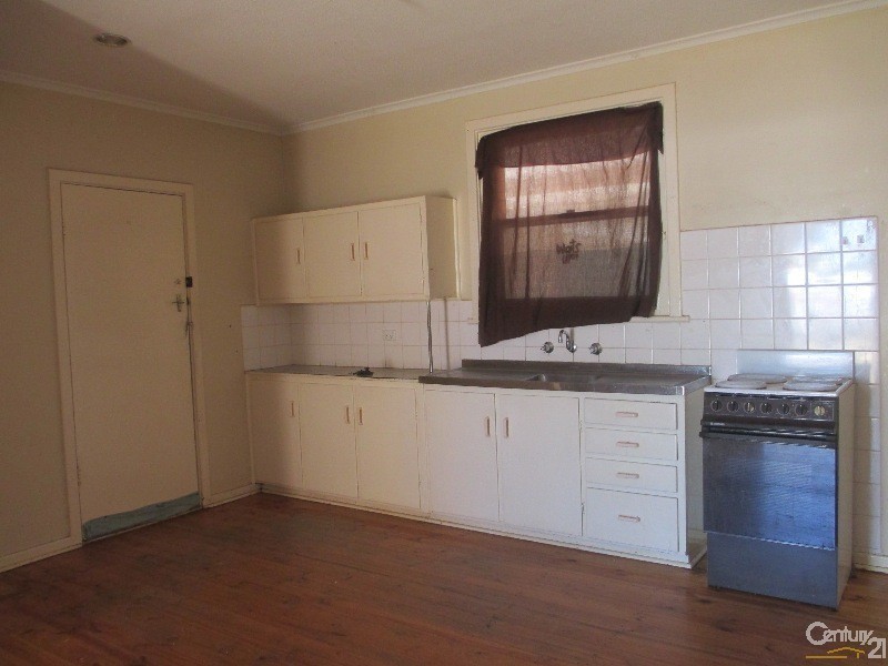 12 Henry, Whyalla Stuart SA 5608