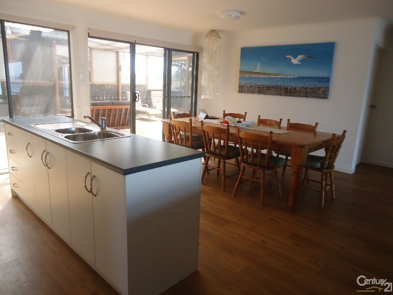 18 Eremophila Cove, Point Lowly SA 5600