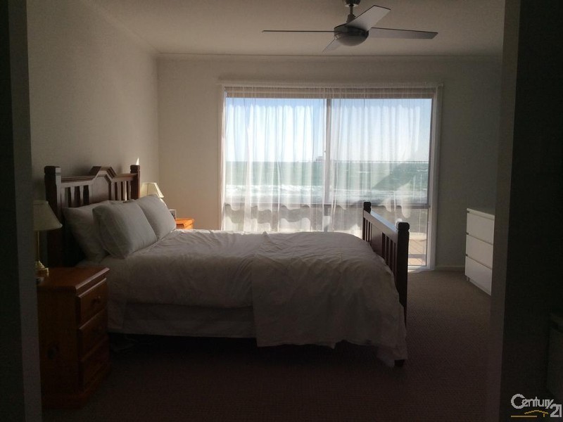 18 Eremophila Cove, Point Lowly SA 5600