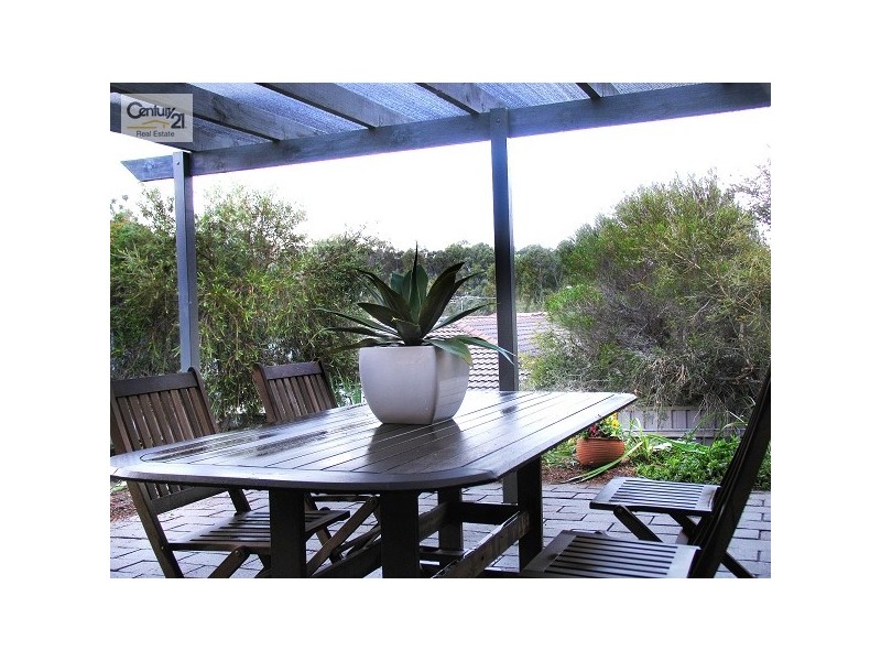 16 Sun Cresent, Happy Valley SA 5159