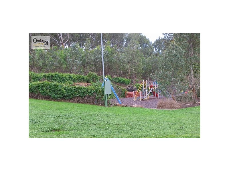 16 Sun Cresent, Happy Valley SA 5159