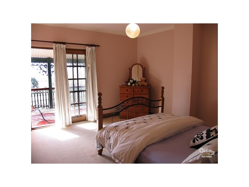 17 Farming Crescent, Hallett Cove SA 5158