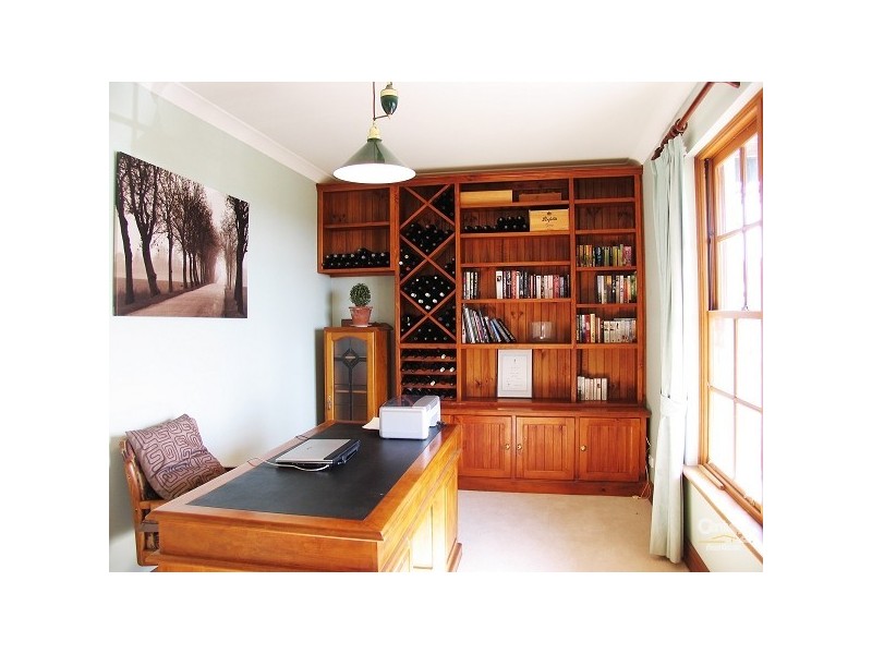 17 Farming Crescent, Hallett Cove SA 5158