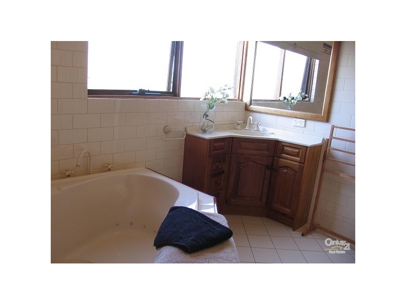 17 Farming Crescent, Hallett Cove SA 5158