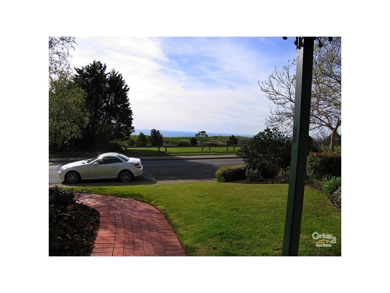 17 Farming Crescent, Hallett Cove SA 5158