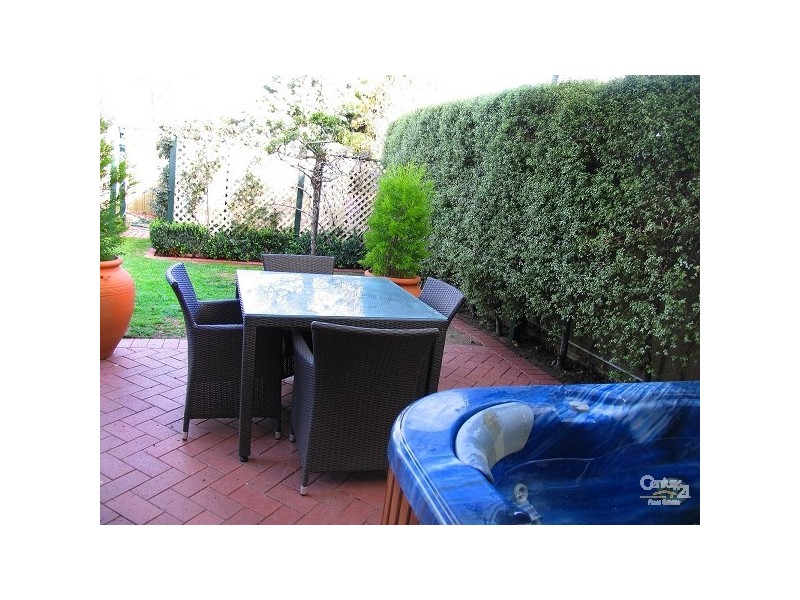 17 Farming Crescent, Hallett Cove SA 5158