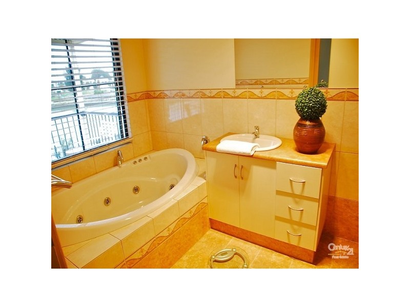 48 Sheaoak Drive, Mawson Lakes SA 5095