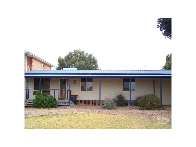 5 Broadbeach Drive, Carrickalinga SA 5204