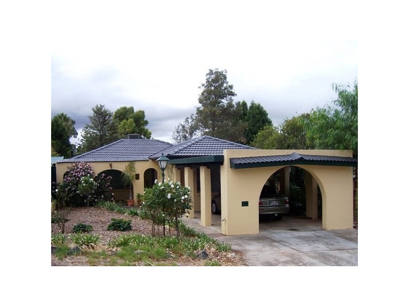 9 FARM DRIVE, Redwood Park SA 5097
