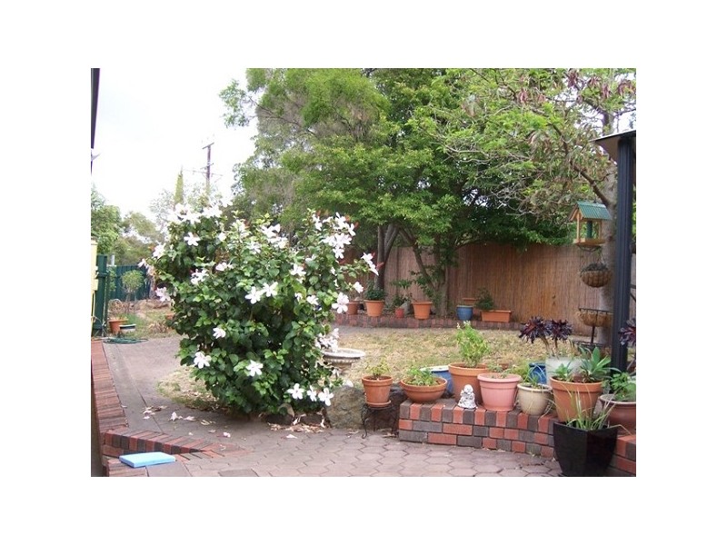 9 FARM DRIVE, Redwood Park SA 5097