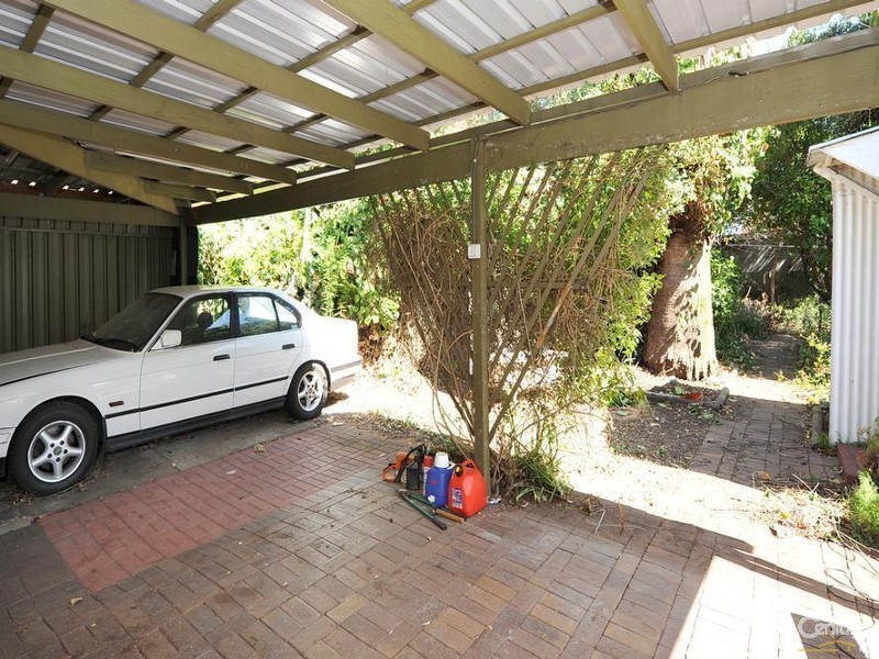 32 Farnham Road, Keswick SA 5035