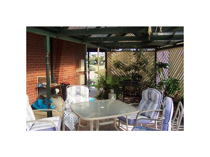 16 Luderitz Close, Hallett Cove SA 5158