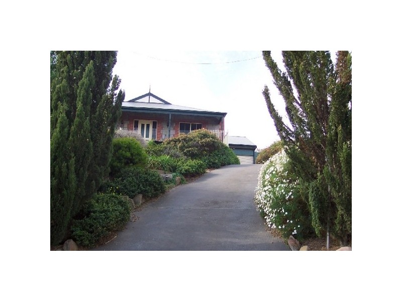 16 Luderitz Close, Hallett Cove SA 5158