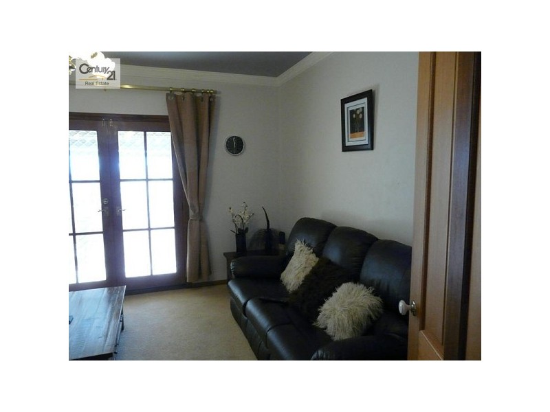 16 Luderitz Close, Hallett Cove SA 5158