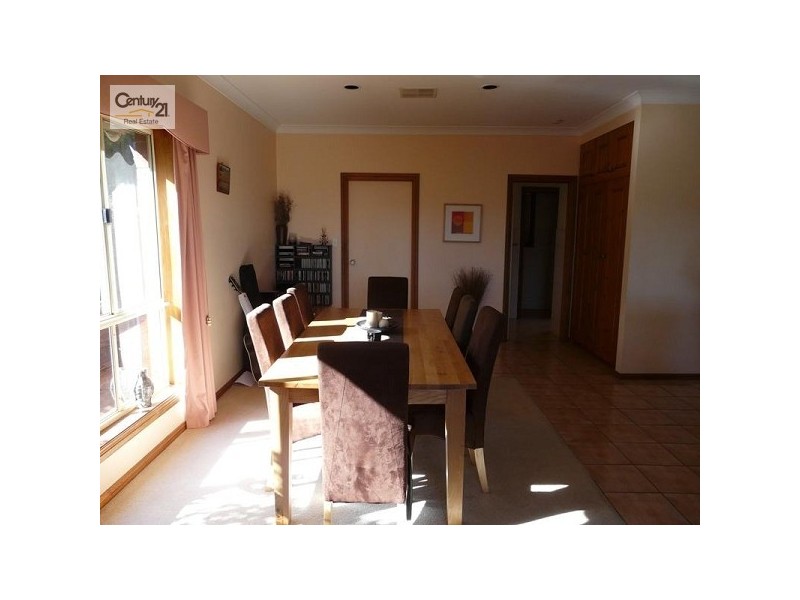 16 Luderitz Close, Hallett Cove SA 5158