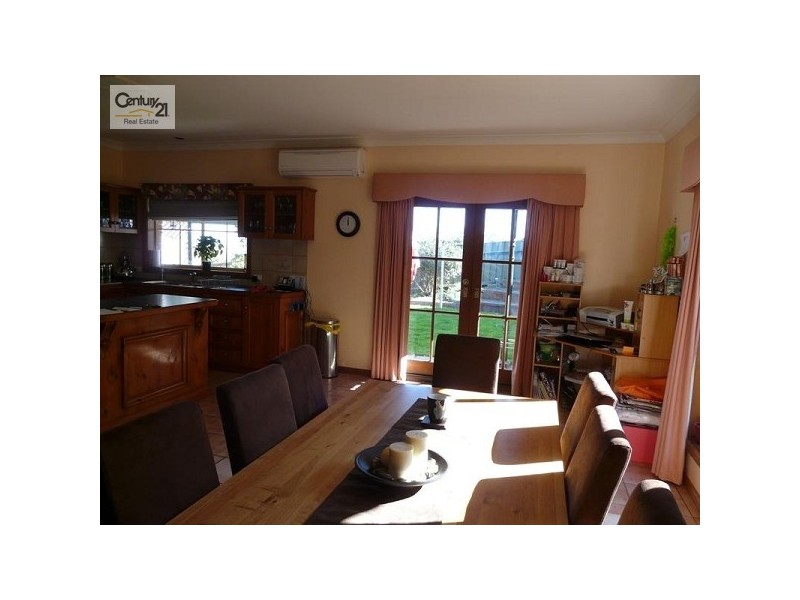 16 Luderitz Close, Hallett Cove SA 5158