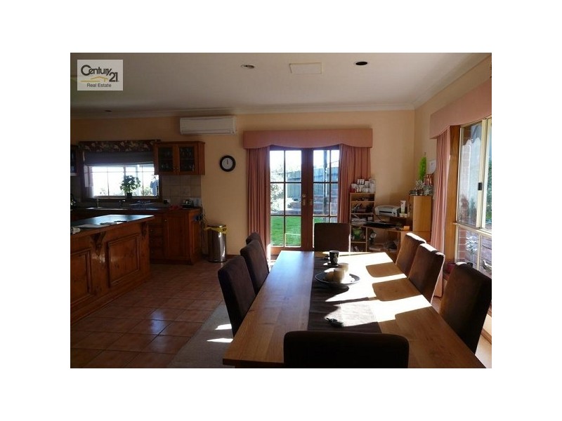 16 Luderitz Close, Hallett Cove SA 5158