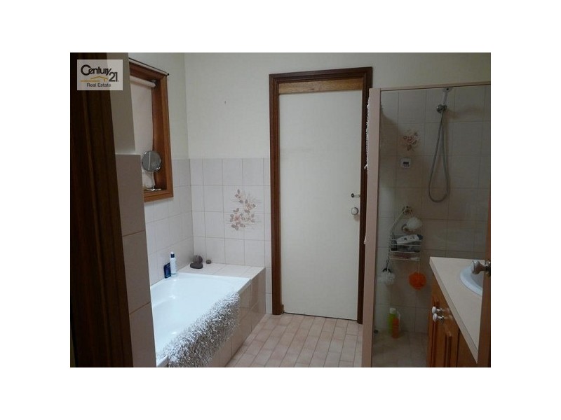 16 Luderitz Close, Hallett Cove SA 5158