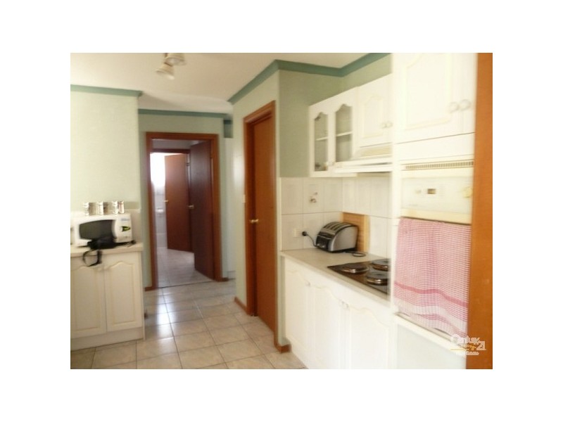 3 Traeger Court, Woodcroft SA 5162
