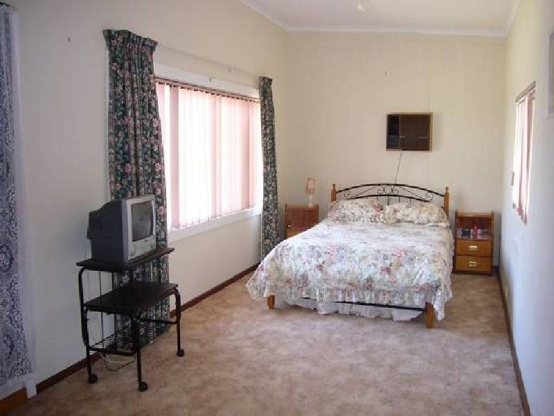 8 Third Avenue, Moana SA 5169