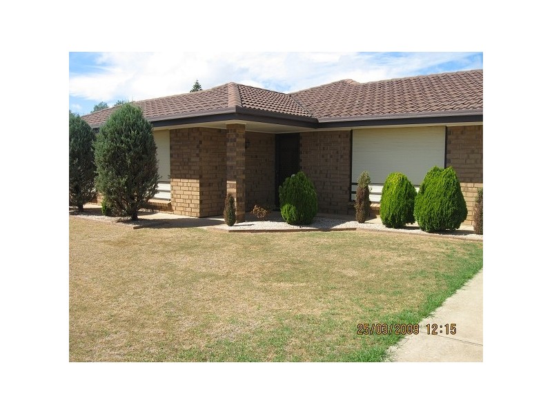 8 DeCaux Ave, Port Willunga SA 5173