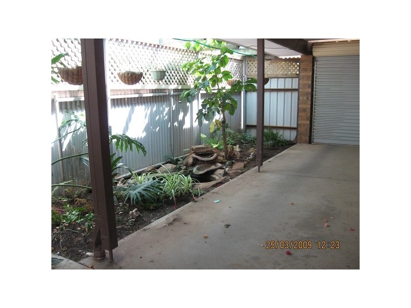 8 DeCaux Ave, Port Willunga SA 5173