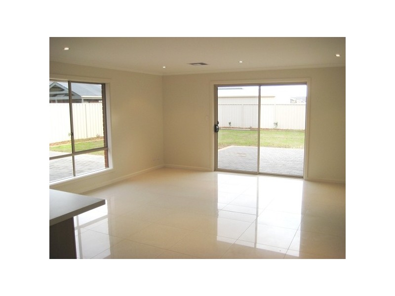 4 Razor Avenue, Aldinga Beach SA 5173