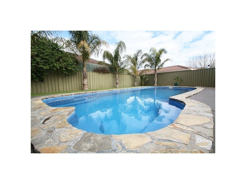 20 Warburton Drive, Woodcroft SA 5162