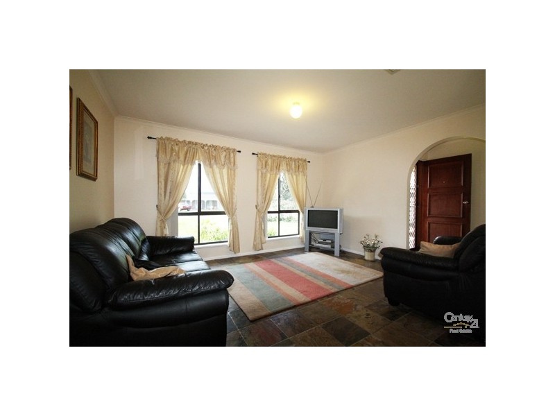 20 Warburton Drive, Woodcroft SA 5162